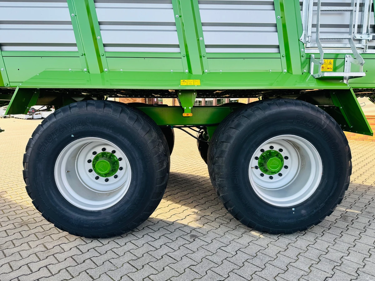 Niemiecka przyczepa samozbierajaca Bergmann Shuttle 470 K o dużej pojemności