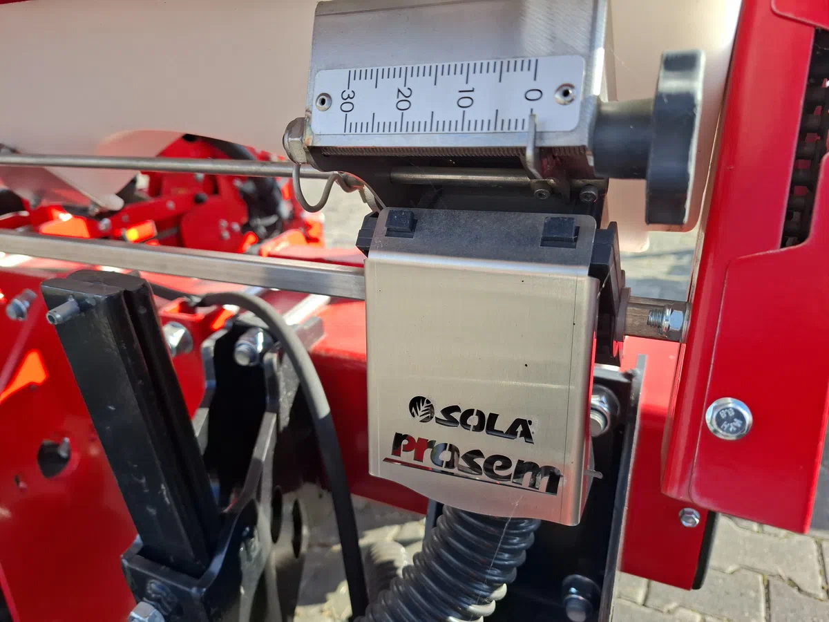 Aparat dozujący podsiewacza nawozów Aparat dozujący podsiewacza nawozów