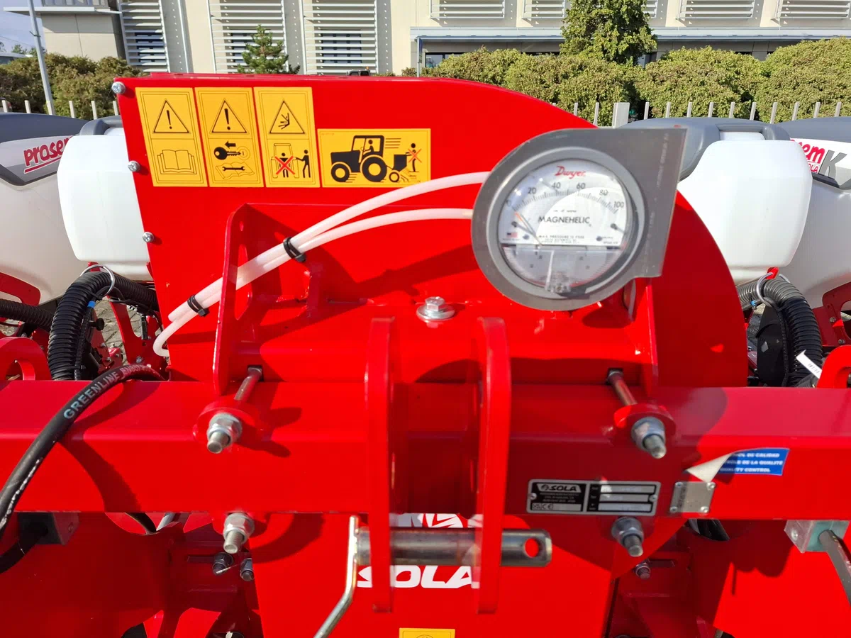 Turbina siewnika i manometr do odczytu podciśnienia Turbina siewnika i manometr do odczytu podciśnienia