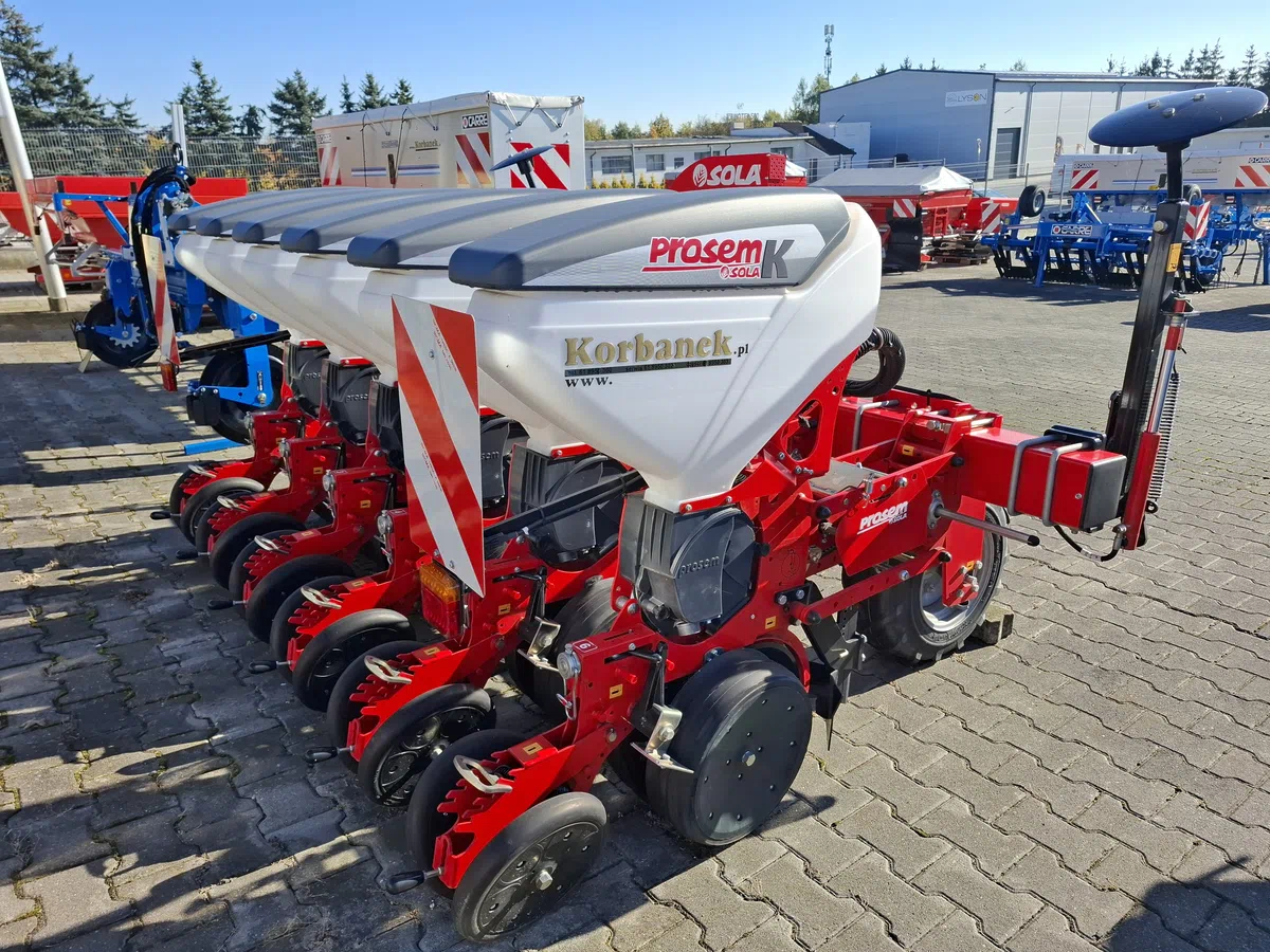 Siewnik punktowy SOLA do fasoli widok z boku i od tyłu Siewnik punktowy SOLA do fasoli widok z boku i od tyłu