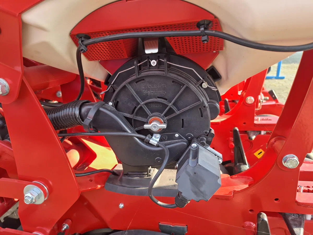 Aparat rozdzielający ziarno, napedzany elektrycznie, Precision Planting