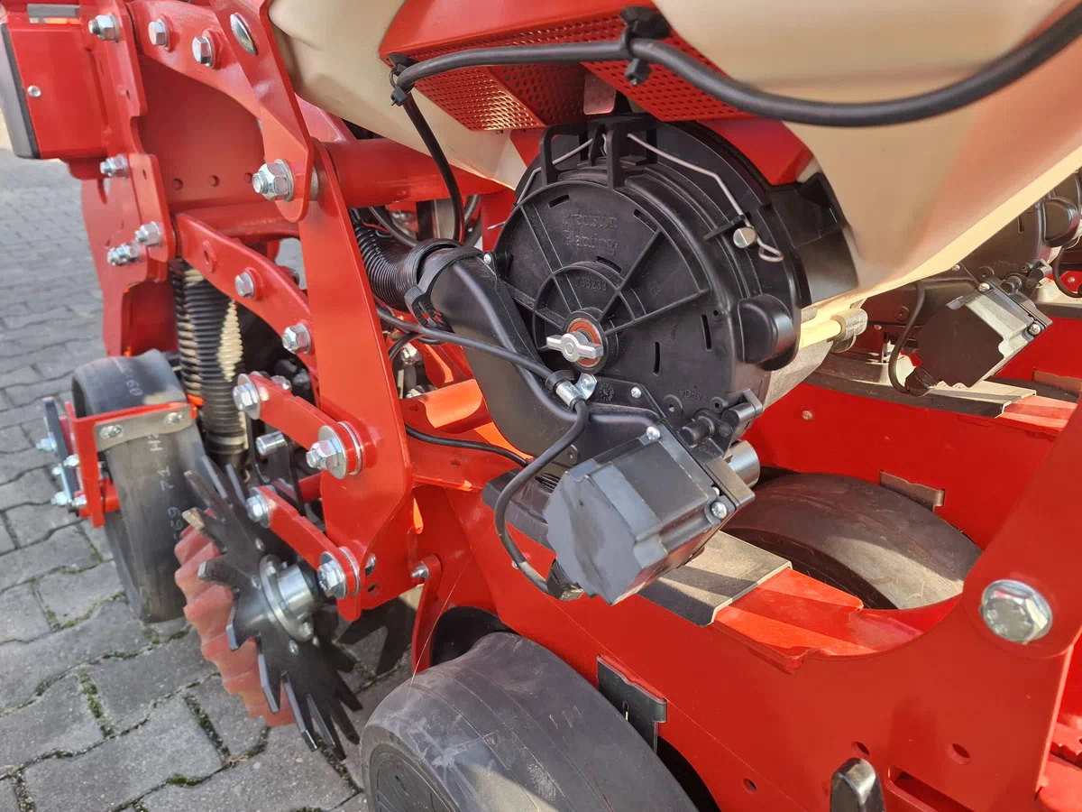 Aparat rozdzielający ziarno, napedzany elektrycznie, Precision Planting