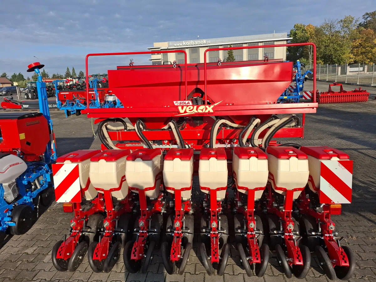 Siewnik punktowy SOLA VELOX 8-rzędowy sekcje zsunięte do transportu