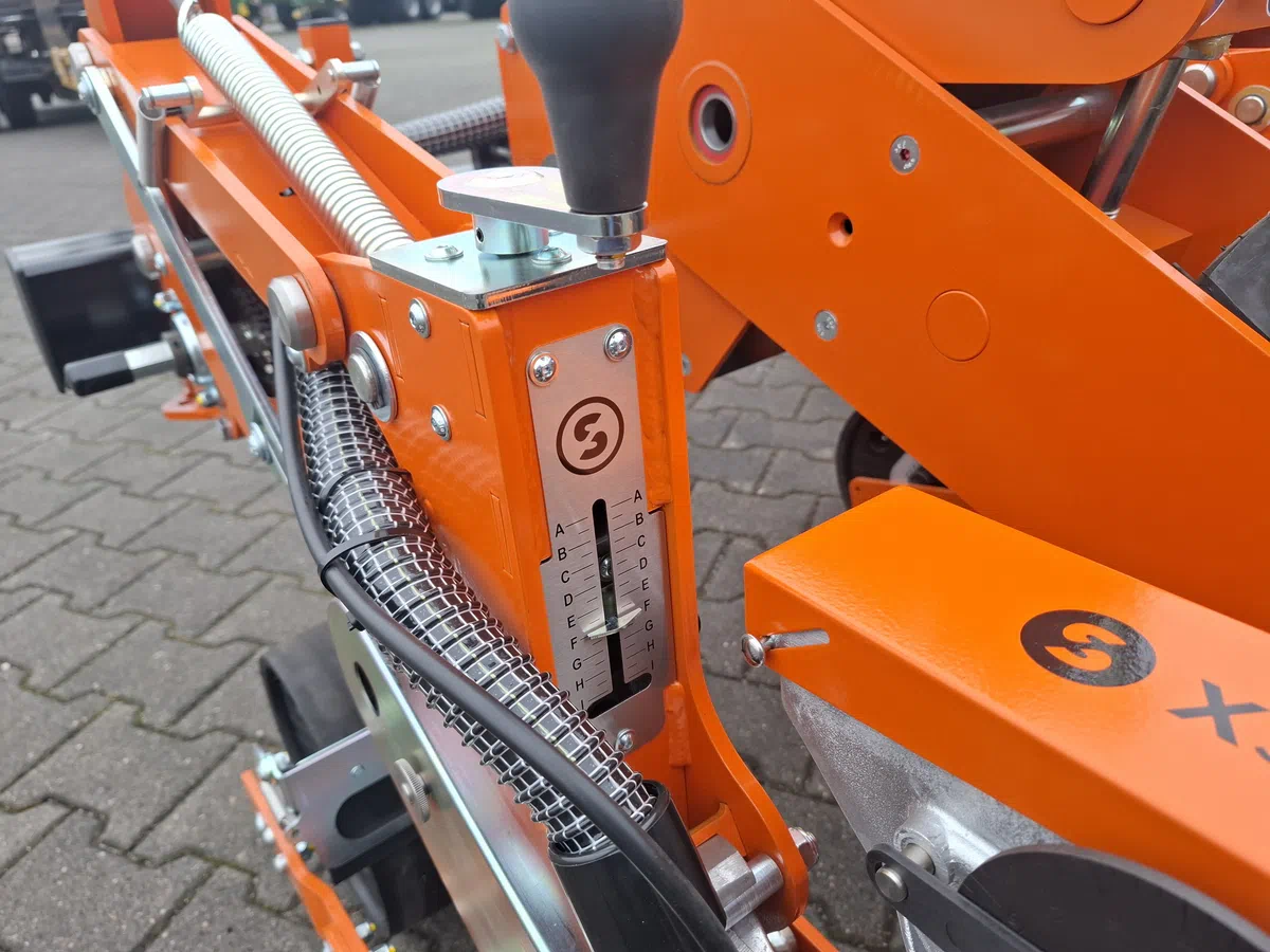 Regulacja głębokości roboczej, skala z podziałką
