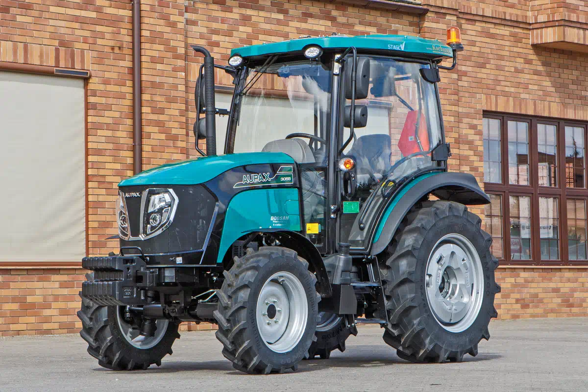 3055 do gospodarstwa lub prac komunalnych! Ciągnik serii 3000, model 3055 do każdego gospodarstwa. Arbos Lovol Korbanek
