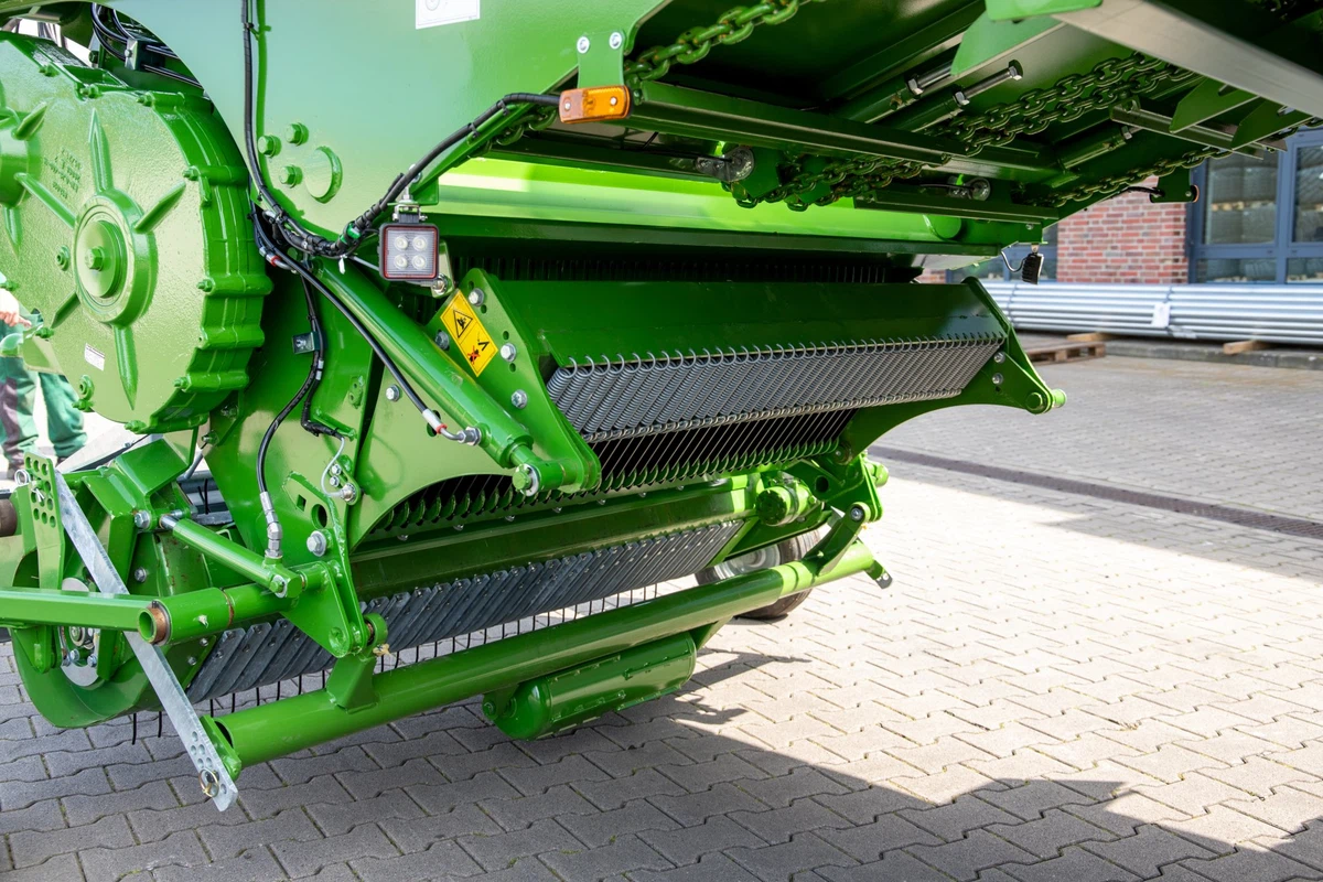 Mechanizm tnący i belka nożowa przyczepy samozbierającej Bergmann REPEX