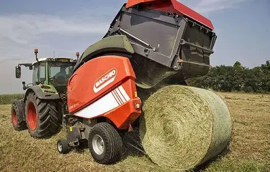 Tapeta obrazka pras i maszyn Maschio Gaspardo w pracy na polu www.korbanek.pl