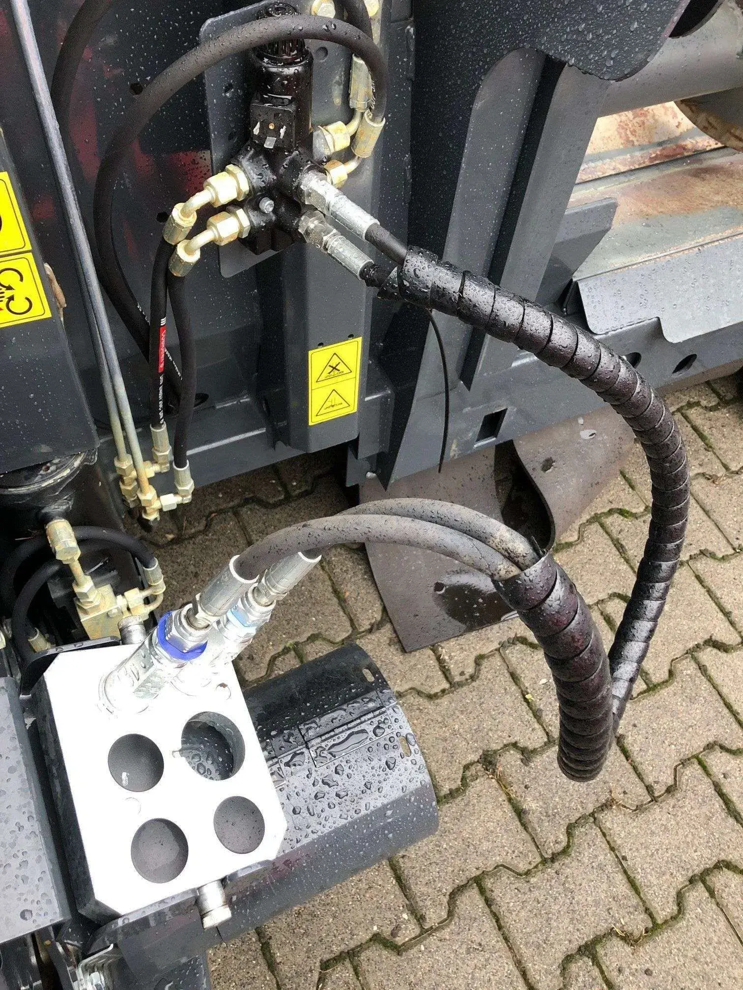 multizłącze hydrauliczne w przystawce Capello Przystawka do kukurydzy Capello multizłącze hydrauliczne
