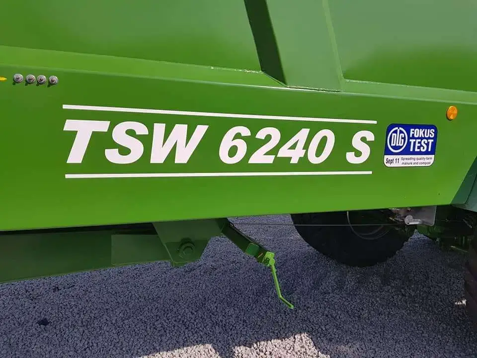 6240 S rozrzutnik obornika model TSW firmy Bergmann Napis na boku skrzyni ładunkowej rozrzutnika obornika model TSW 6240 S