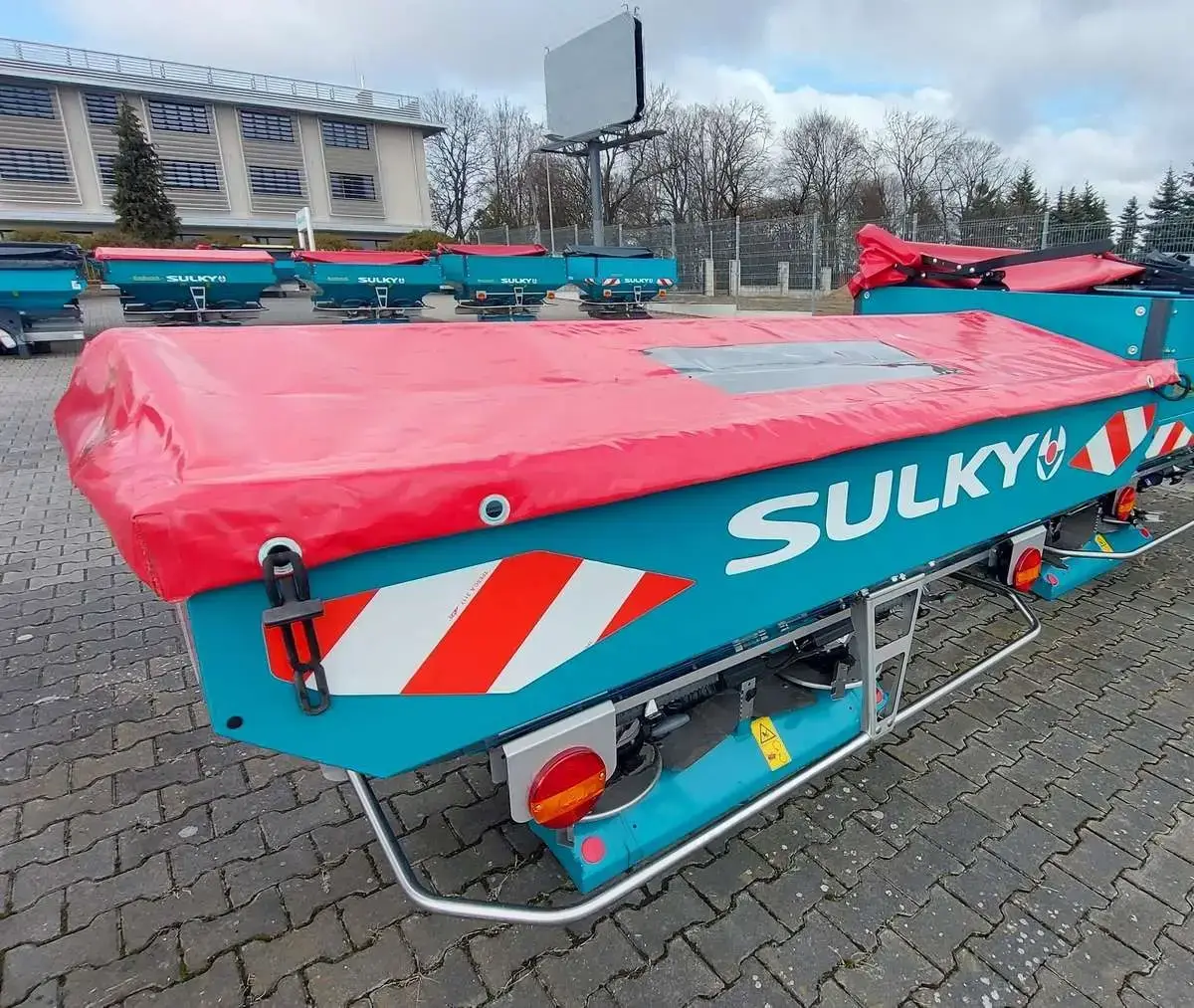 Rozsiewacz nawozów pokazowy okazja cenowa Rozsiewacz nawozów okazja