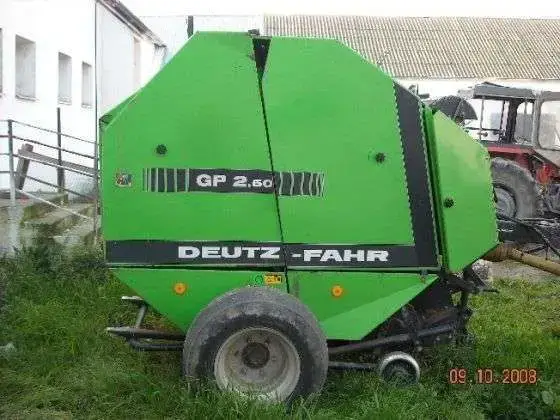 używana prasa zwijająca Deutz Fahr GP 250 do sprzedania używana prasa zwijająca Deutz Fahr GP 250 prawy bok