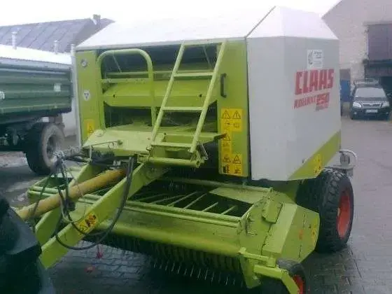 Używana Prasa zwijająca Claas Rollant 250 Roto Cut widok z przodu