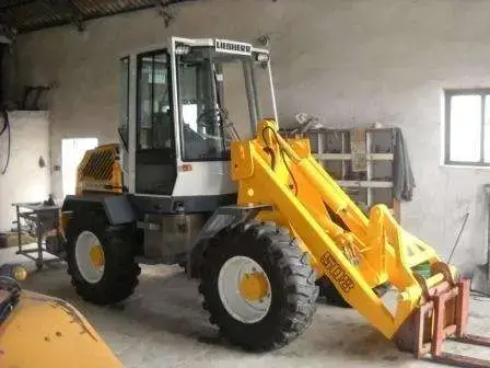 LIEBHERR typ 508 z widłami używana LIEBHERR typ 508 używana
