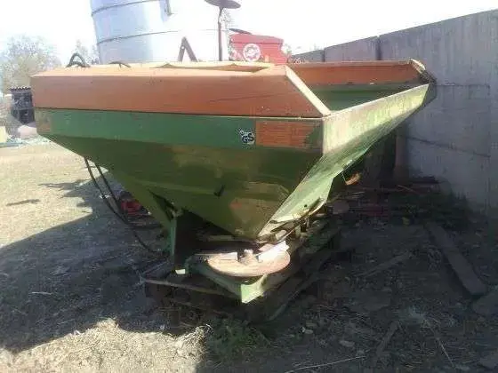 Używany Rozsiewacz Amazone Z-AU 1988 rok sprzedam