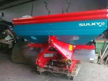 Używany rozsiewacz SULKY DPX28 2100 litrów 