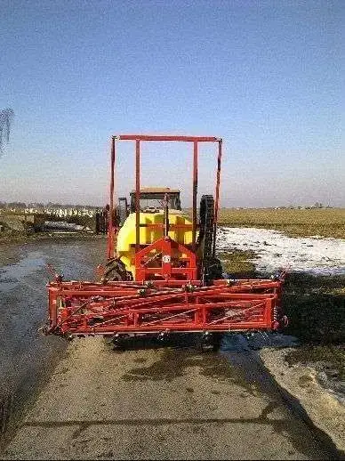 Opryskiwacz BURY- PELIKAN 18 m z 2006 roku Używany Opryskiwacz BURY- PELIKAN 18m