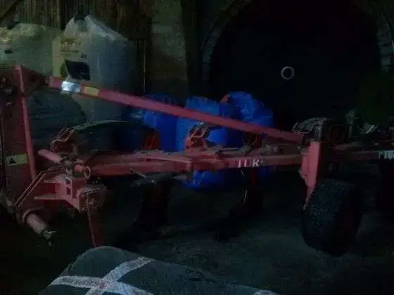 Pług Unia TUR Vario 4 R 2002 rok produkcji używany Używany Pług Unia TUR Vario 4 R 2002 r