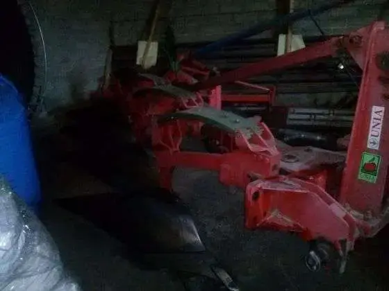 Okazyjny Pług Unia TUR Vario 4 R 2002 rok produkcji używany Okazyjny Używany Pług Unia TUR Vario 4 R 2002 r