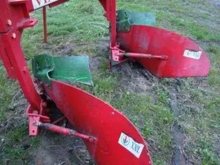 Okazyjny obracalny używany pług Unia Grudziądz 3+ 
