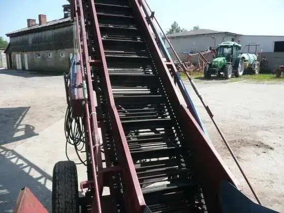 używany przenośnik taśmowy 14 m z kolami transportowymi używany przenośnik taśmowy 14 m koła do transportu