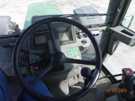 Wnętrze kabiny używanego ciągnika rolniczego Fendt 926 Keirownica i panel starowania używanego ciągnika rolniczego Fendt 926 Favorit