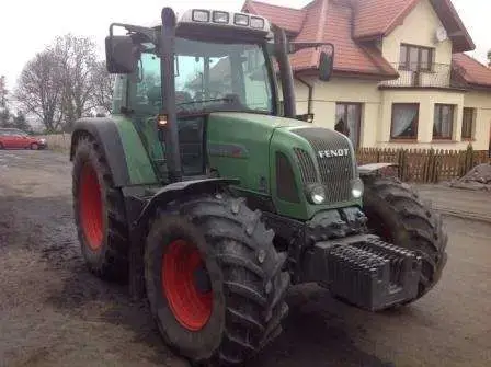 Używany ciągnik Fendt 411 Vario Używany ciągnik Fendt 411 Vario wyposażony w przedni obciążnik