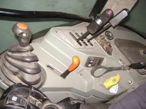 Panel Sterowania hydrauliką w Massey Ferguson 8280