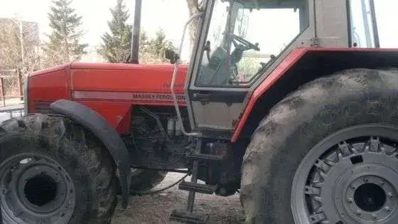 lewy bok ciągnika używanego Massey Fergyson 3690