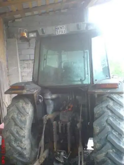 Tylny układ zwieszenia narzędzi w ciągniku rolniczym Massey Feruson 3050