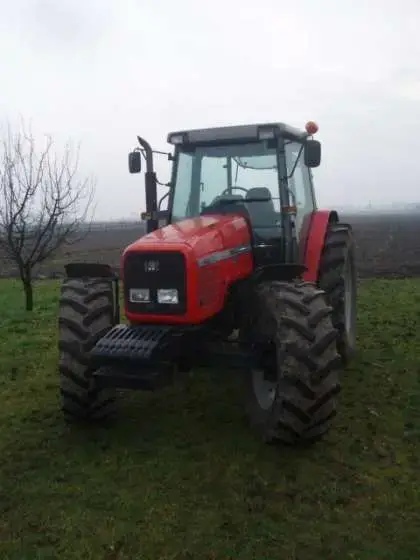 używany ciągnik rolniczy Massey Ferguson 4370 rok produkcji 2001 przód ciągnika