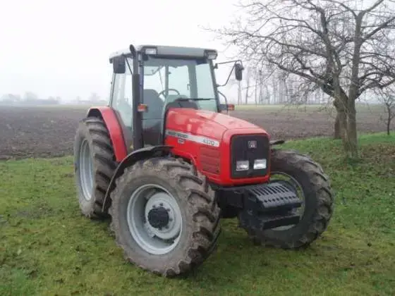 używany ciągnik rolniczy Massey Ferguson 4370 rok produkcji 2001 przód ciągnika