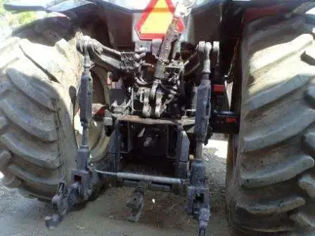 Układ zawieszenia narzędzi w używanym ciagniku Massey Ferguson 9240