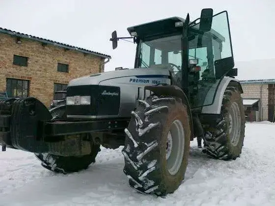 Traktor rolniczy Lamborghini 1060 Używany traktor rolniczy Lamborghini 1060 z 2002 roku z zamontowanym obciążnikiem przednim