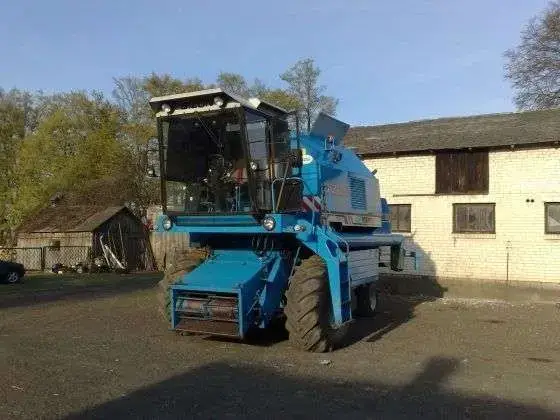 w bardzo dobrym stanie używany kombajn Bizon Rekord Z 058 1996 r używany kombajn zbożowy Bizon Rekord Z 058 1996 r w bardzo dobrym stanie technicznym