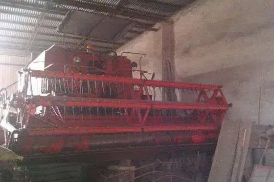 bez kabiny garażowany używany kombajn zbożowy Bizon Z 056 1982 r stan dobry