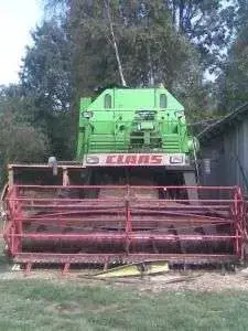 Używany Kombajn zbożowy Claas Używany Kombajn zbożowy Claas Mercator 70 z hederem widok z przodu
