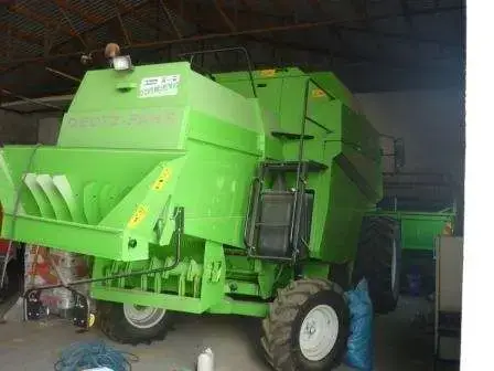 Widok z tyłu zielony kombajn Deutz-Fahr 5485 HT w idealnym stanie rok produkcji 2007 korbanek.pl