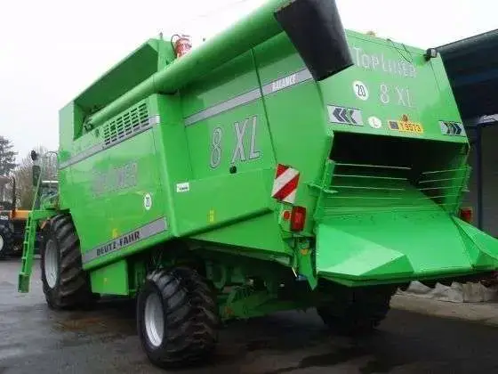 Kombajn do zbioru zboża Deutz Fahr Topliner 8 XL używany Widok z tyłu zielony używany kombajn do zboża Deutz Fahr typ Topliner 8 XL rok produkcji 2000 korbanek.pl