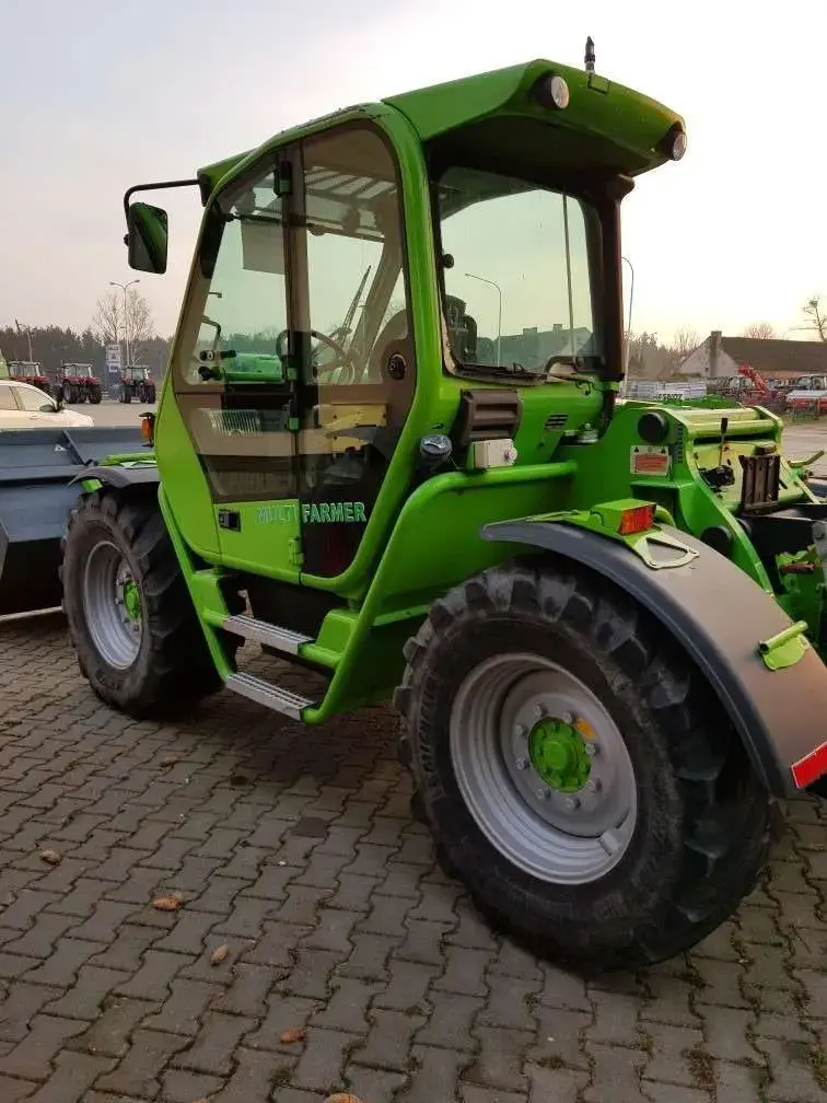 MERLO MULTIFARMER 30.6 z boku zielona kabina MERLO MULTIFARMER 30.6