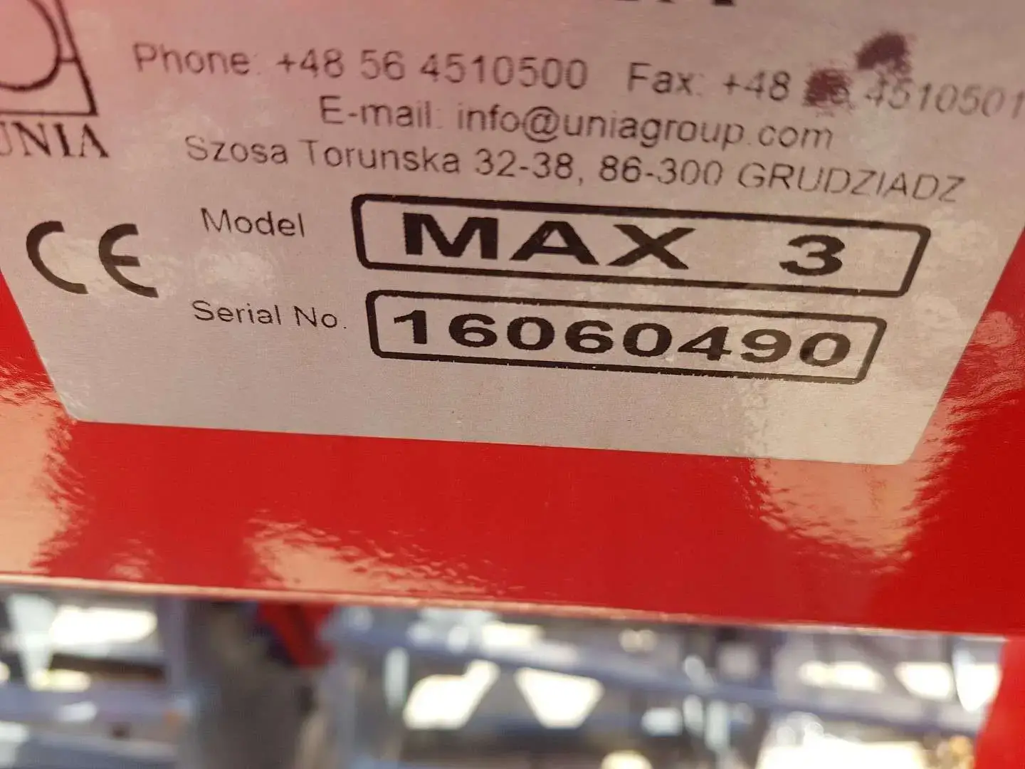 Tabliczka znaminowa agregatu uprawowego MAX unii group Tabliczka znamionowa agregatu MAX 3 firmy Unia group