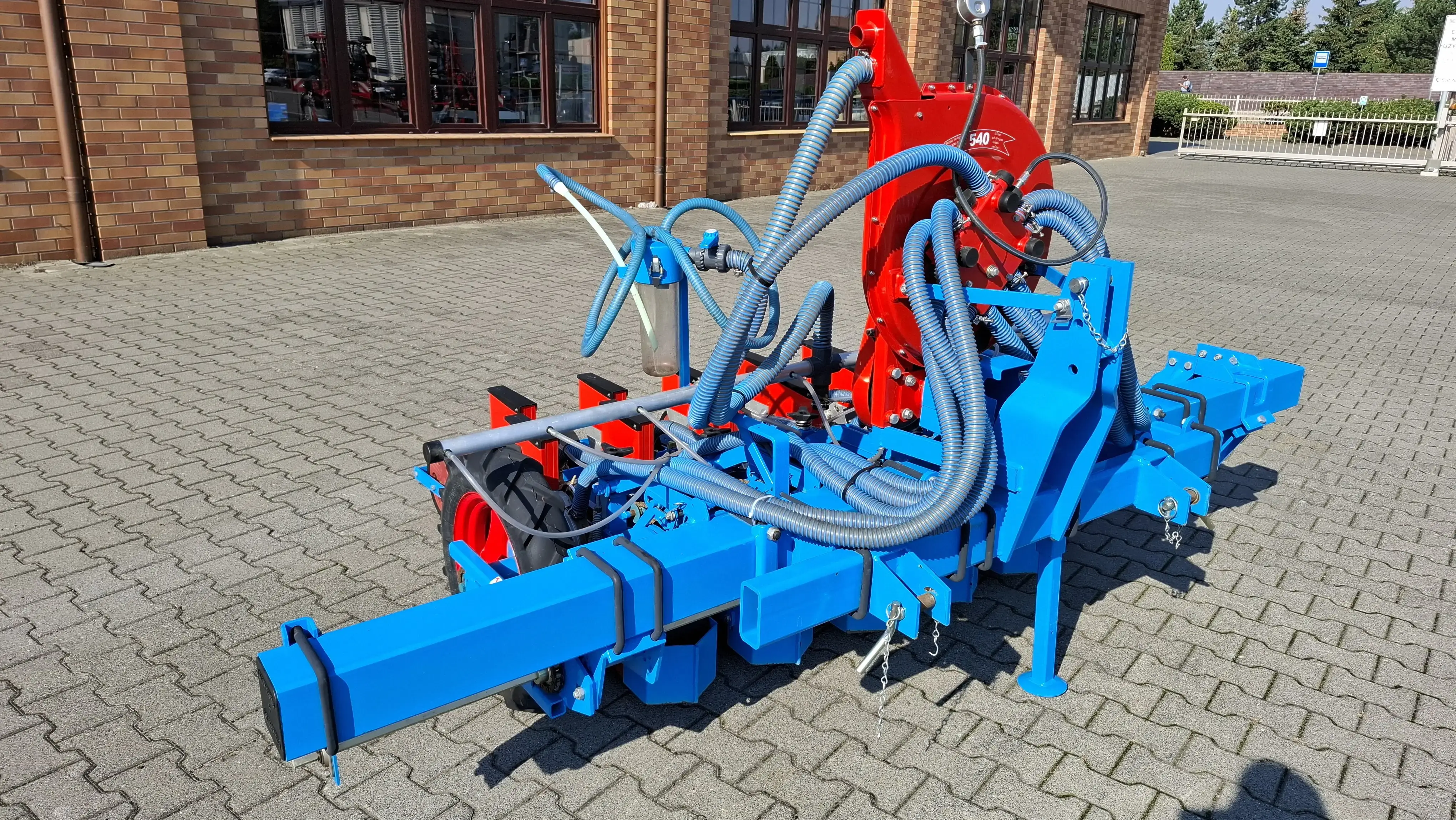 Widok z boku siewnika Widok z boku