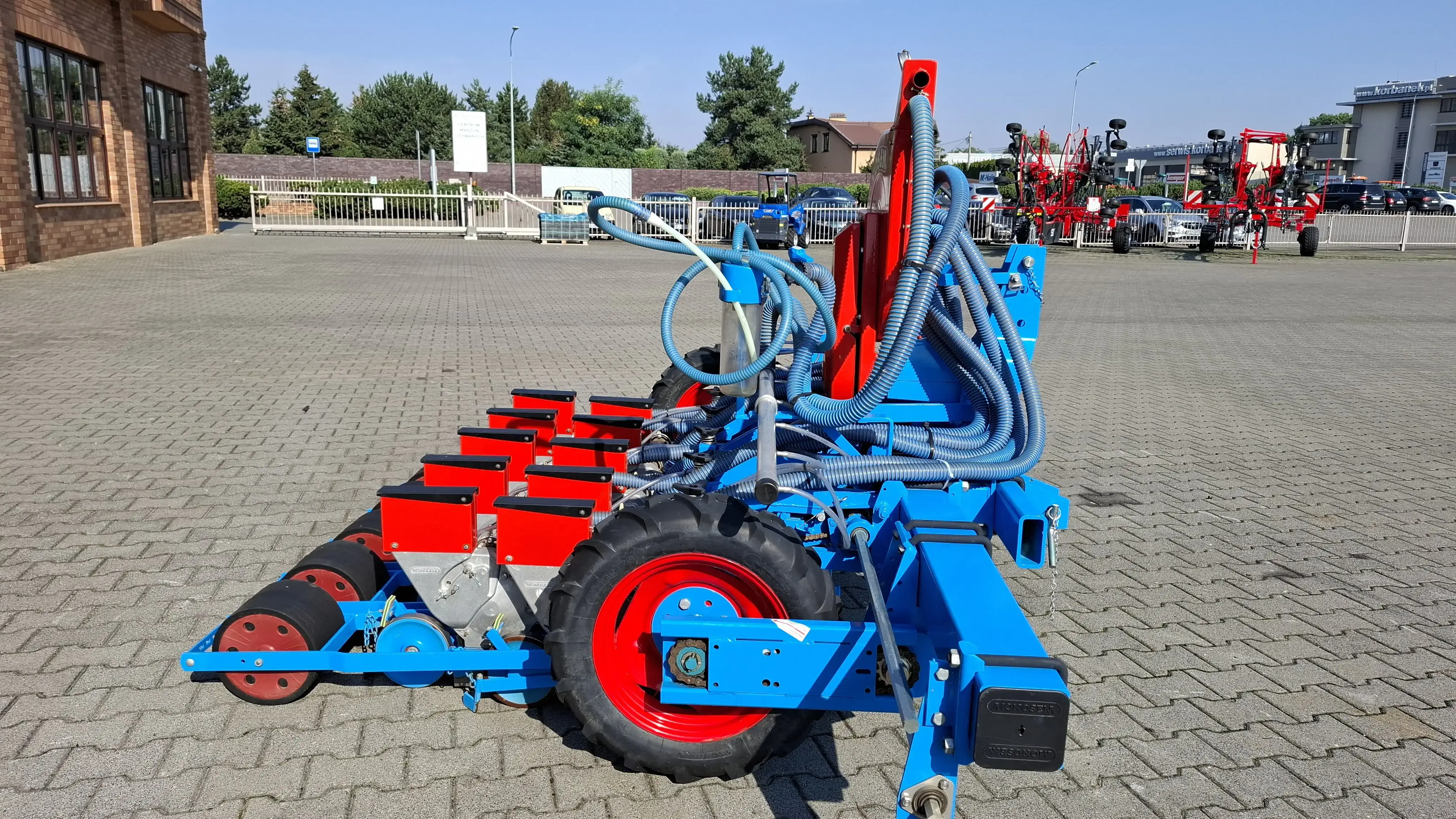 Używany siewnik do warzyw Monosem MS 5-rzędowy Używany siewnik punktowy do warzyw Monosem MS 5-rzędowy