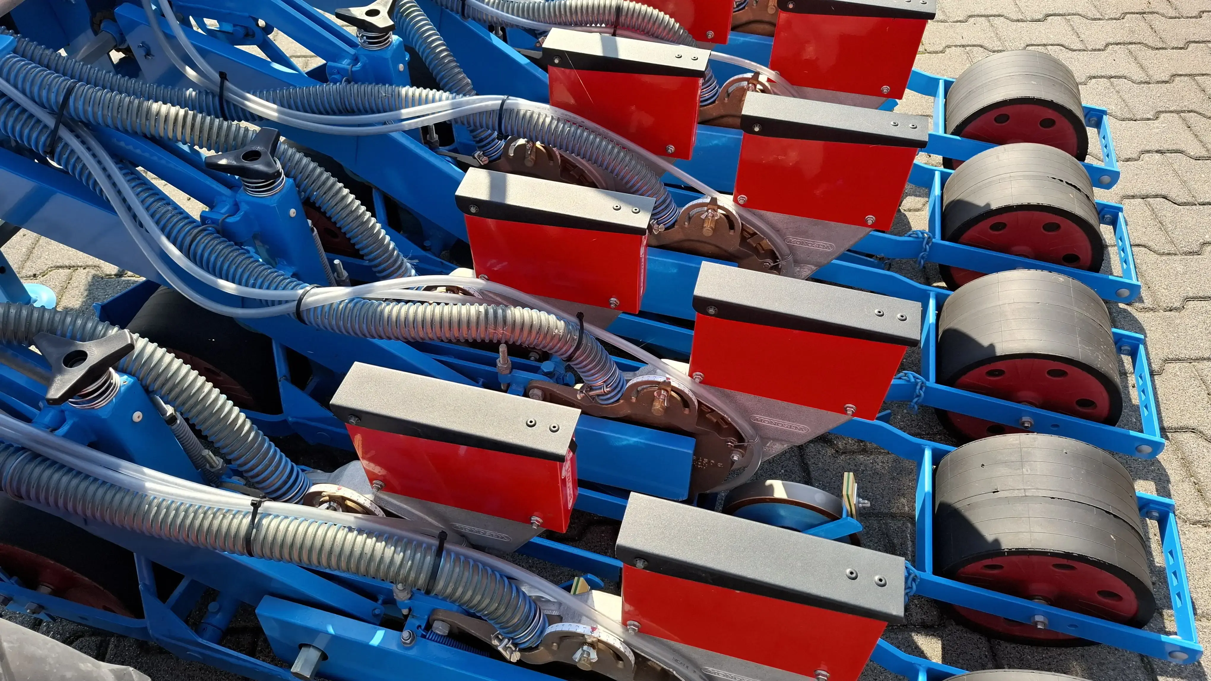 Podwójna sekcja wysiewająca MS D2 dwa aparaty na jednej sekcji Podwójna sekcja wysiewająca MS D2