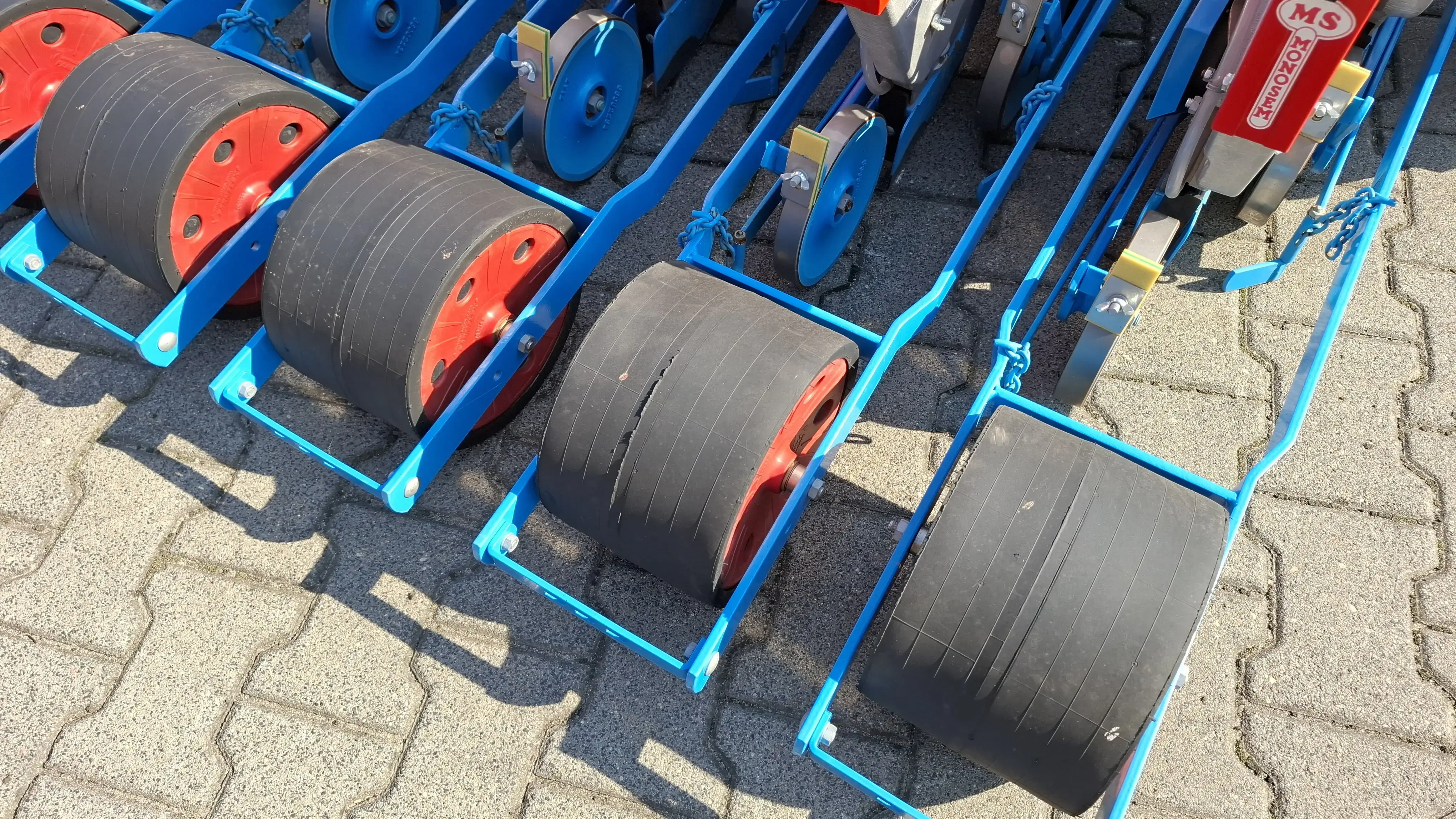 Tylne koła ugniatające ogumione Tylne koła ugniatające