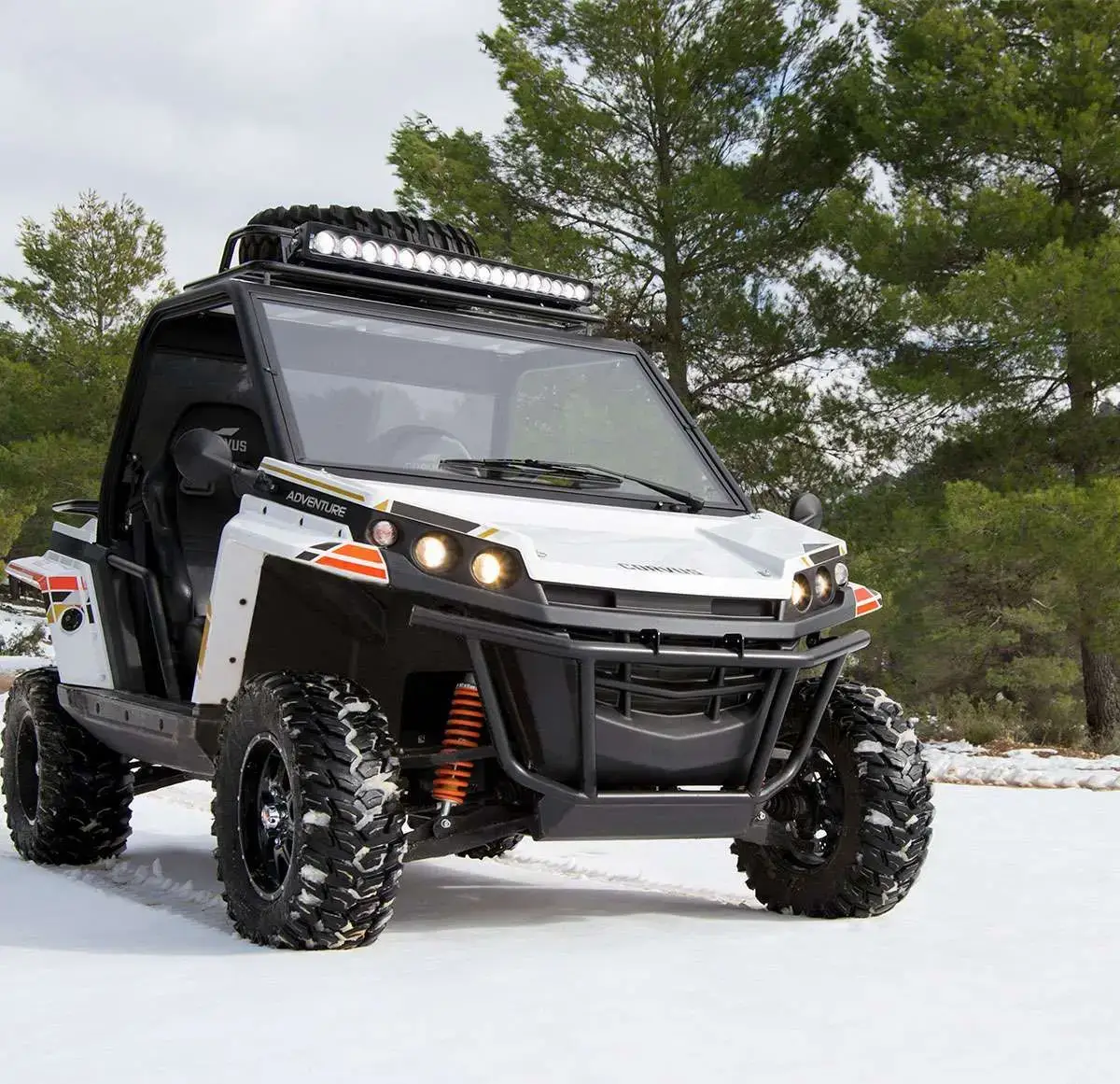 Śnieg Corvus Adventurer T900 Corvus Adventurer T900 na śniegu