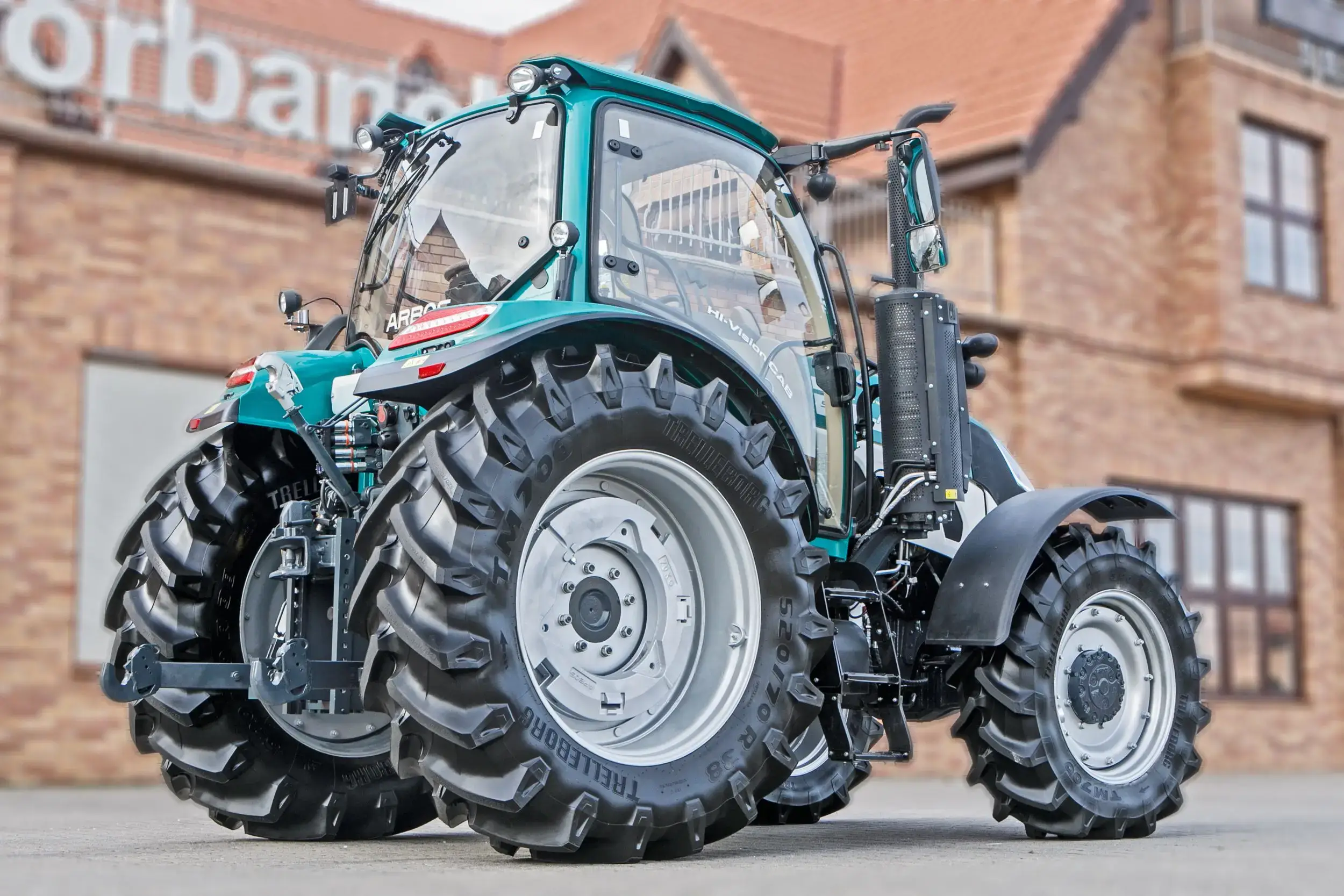 Ciągnik rolniczy Arbos 5130 Advanced Gen 2 Stage V widok na tył z prawej strony