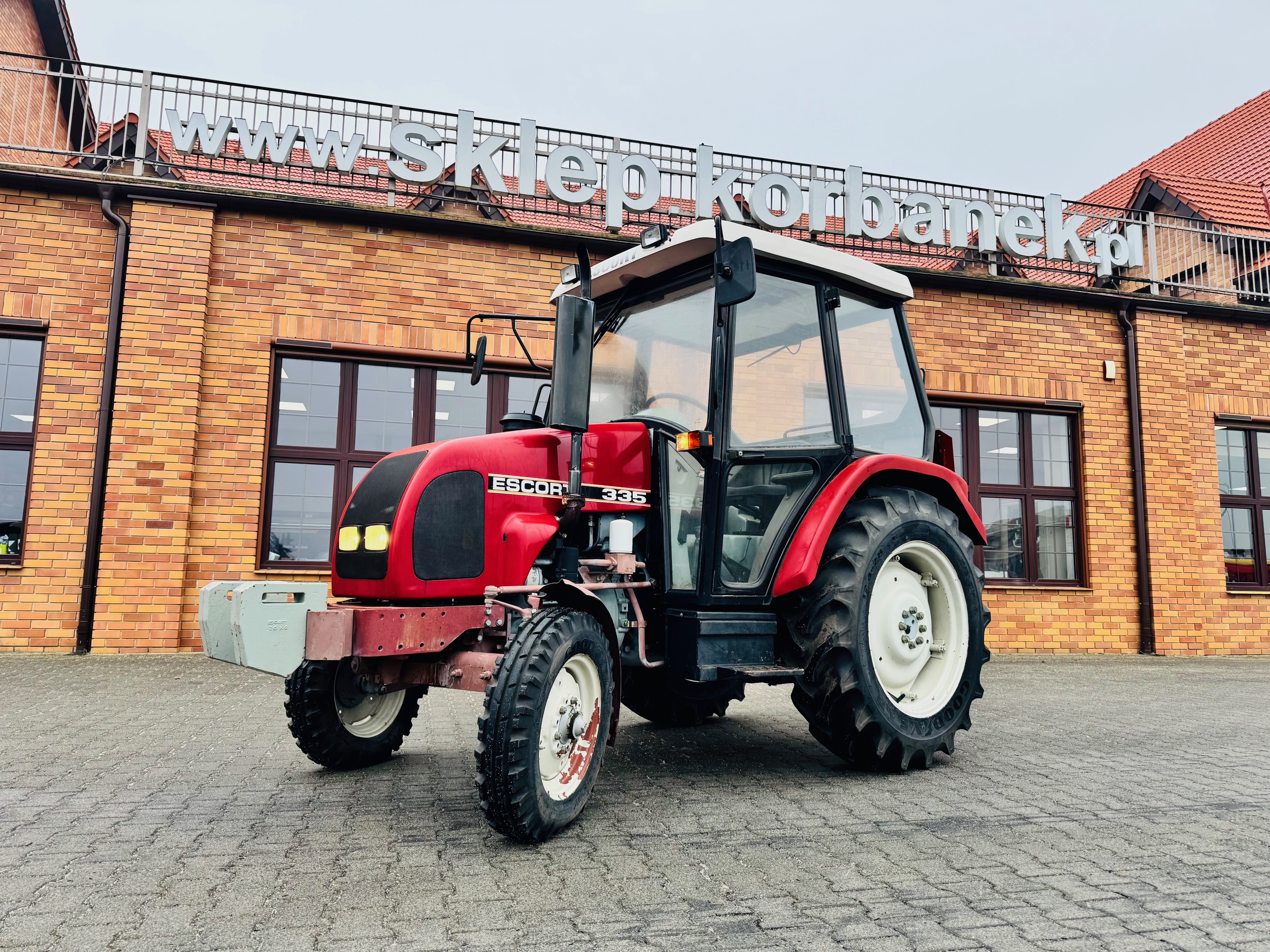 Ciagnik-traktor-escort-335-nastepca-ursus-c-330-plac-firma-korbanek