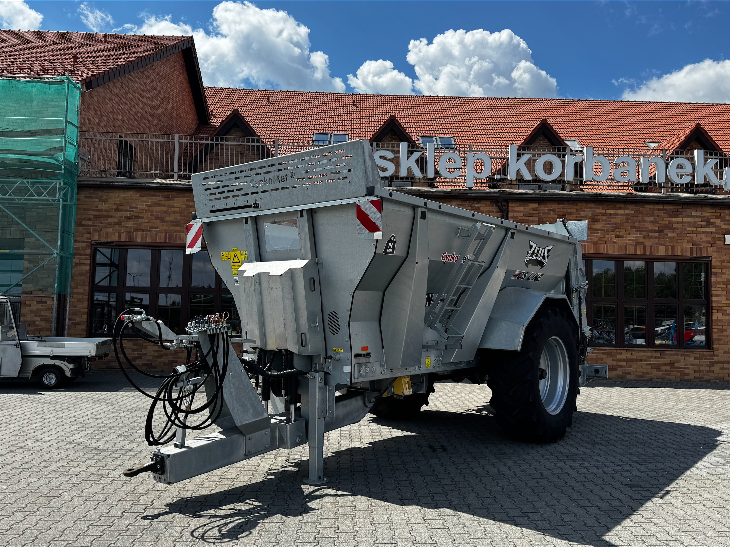 Rozrzutnik obornika Cynkomet ZEUS N-114 Ładowność 14 ton Plac Kobranek