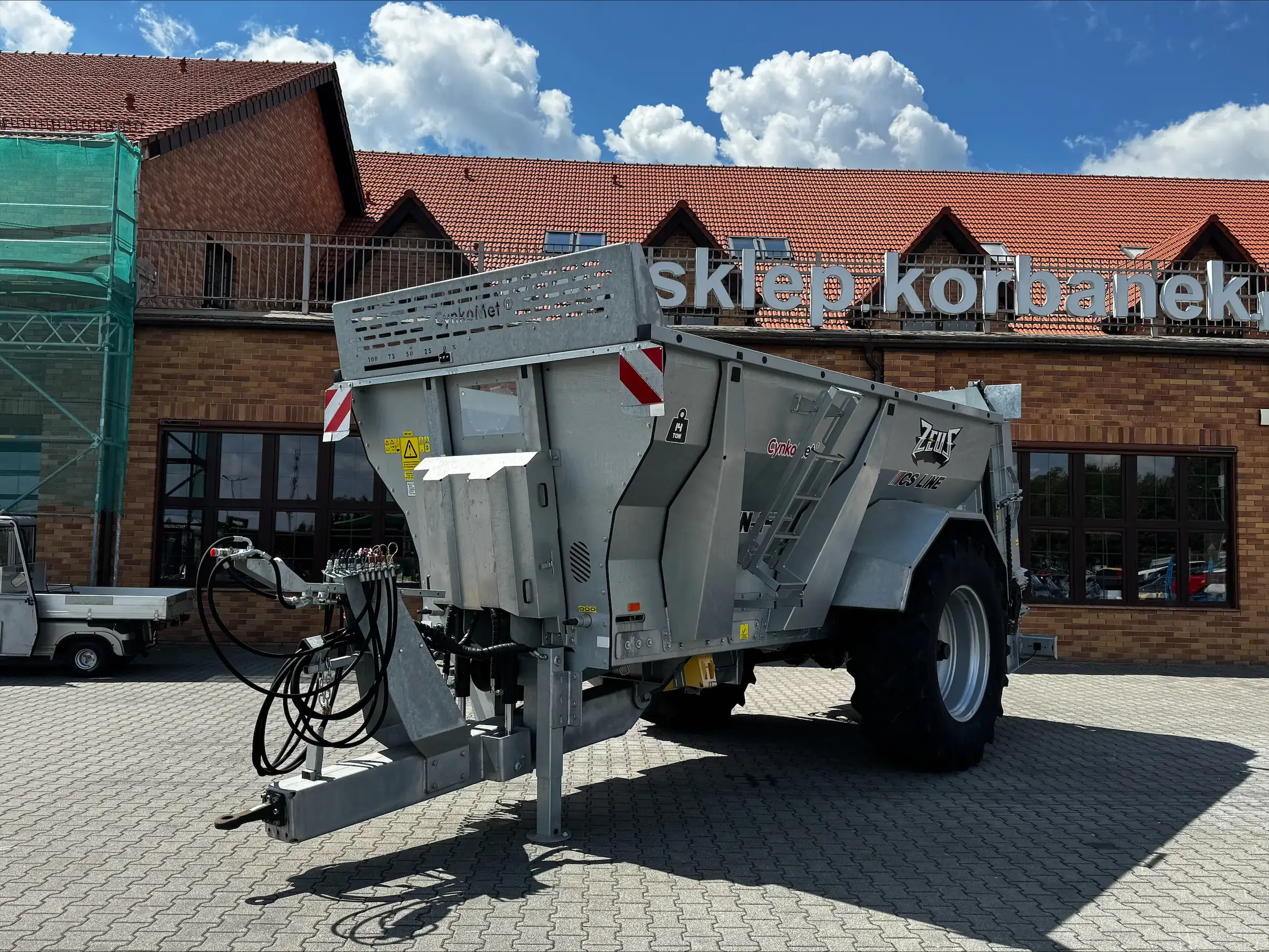 Rozrzutnik obornika Cynkomet ZEUS N-114 Ładowność 14 ton Plac Kobranek
