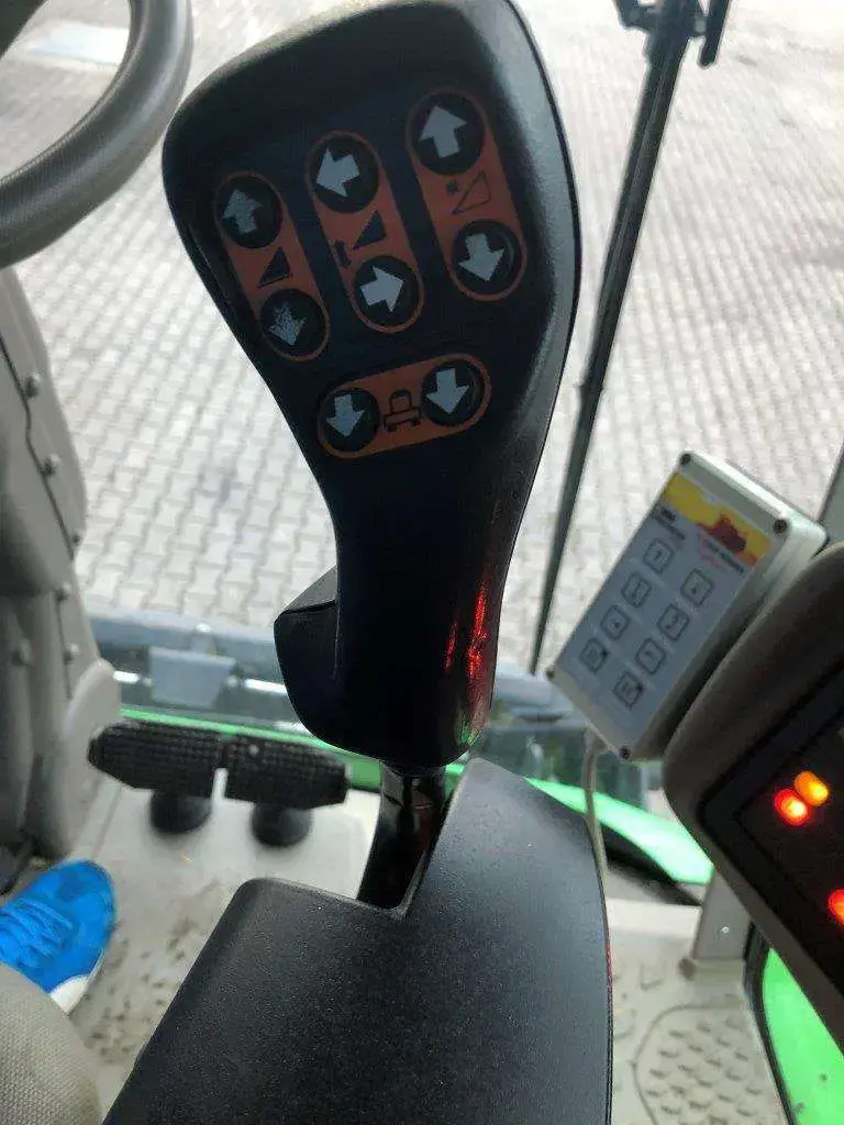 Deutz Fahr C9205TS joystick